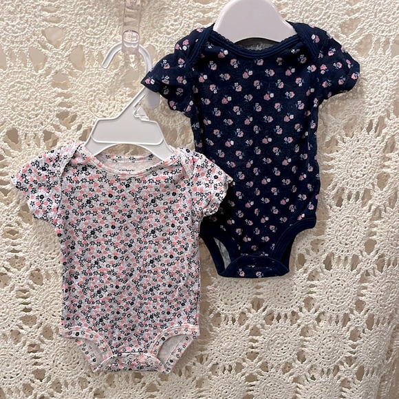 Floral Bodysuits 2-pack 🌸🪻 - Picture 1 of 6